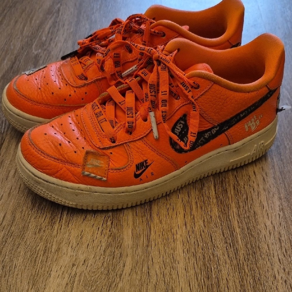 Nike Air Force 1 Kids Orange Low-Top Sneakers with Black Swoosh